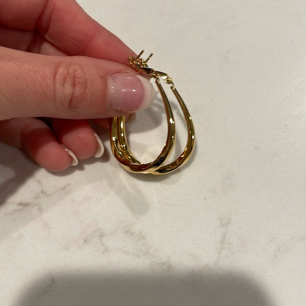 14k Gold Oval Hoop Earrings